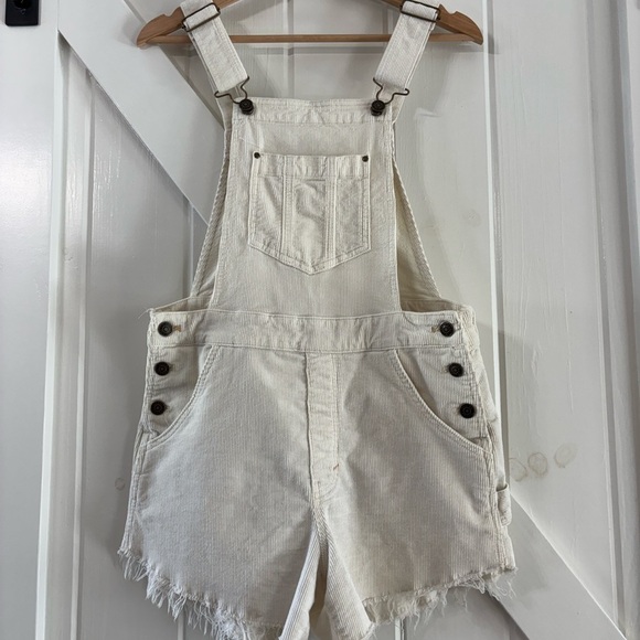 Pilcro Anthropologie White Corduroy Short Overalls Raw Hem Size 26 - Picture 3 of 9